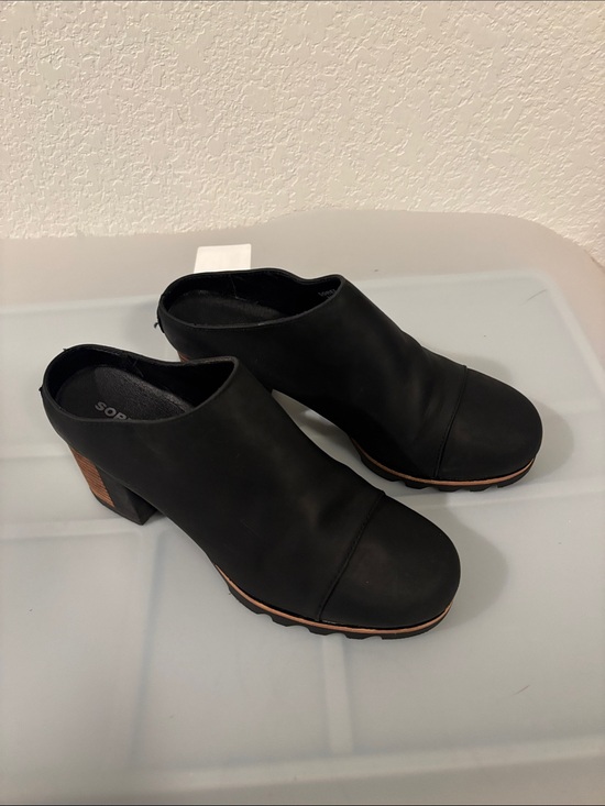 Sorel Shoes - Sorel Black Addington Mule boots SZ 8.5 stacked heel slip on waterproof leather